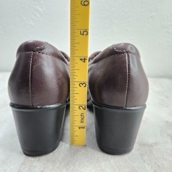 Clarks Comfort Ankle Booties Sz 7 Brown Leather Low Heel Preppy Work Shoe Boots - Picture 4 of 11